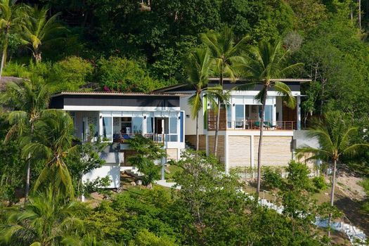 Overthemoon Luxury Pool Villas