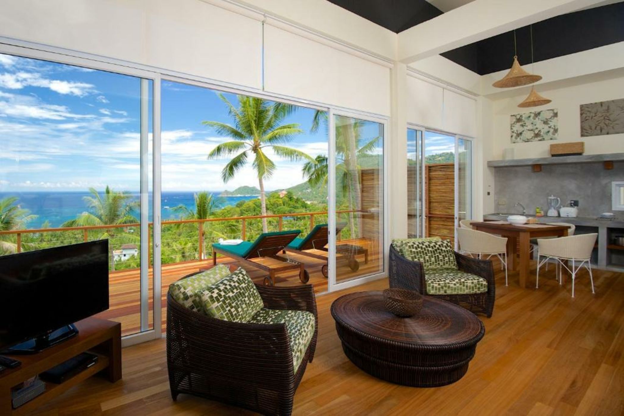 Overthemoon Luxury Pool Villas