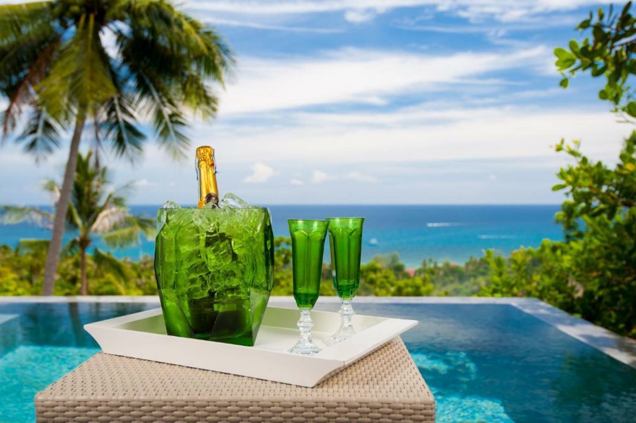 Overthemoon Luxury Pool Villas