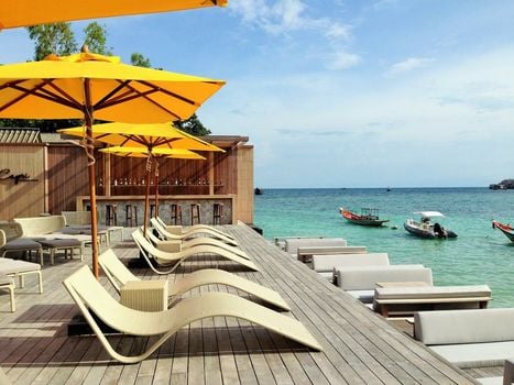 Beach Club by Haadtien