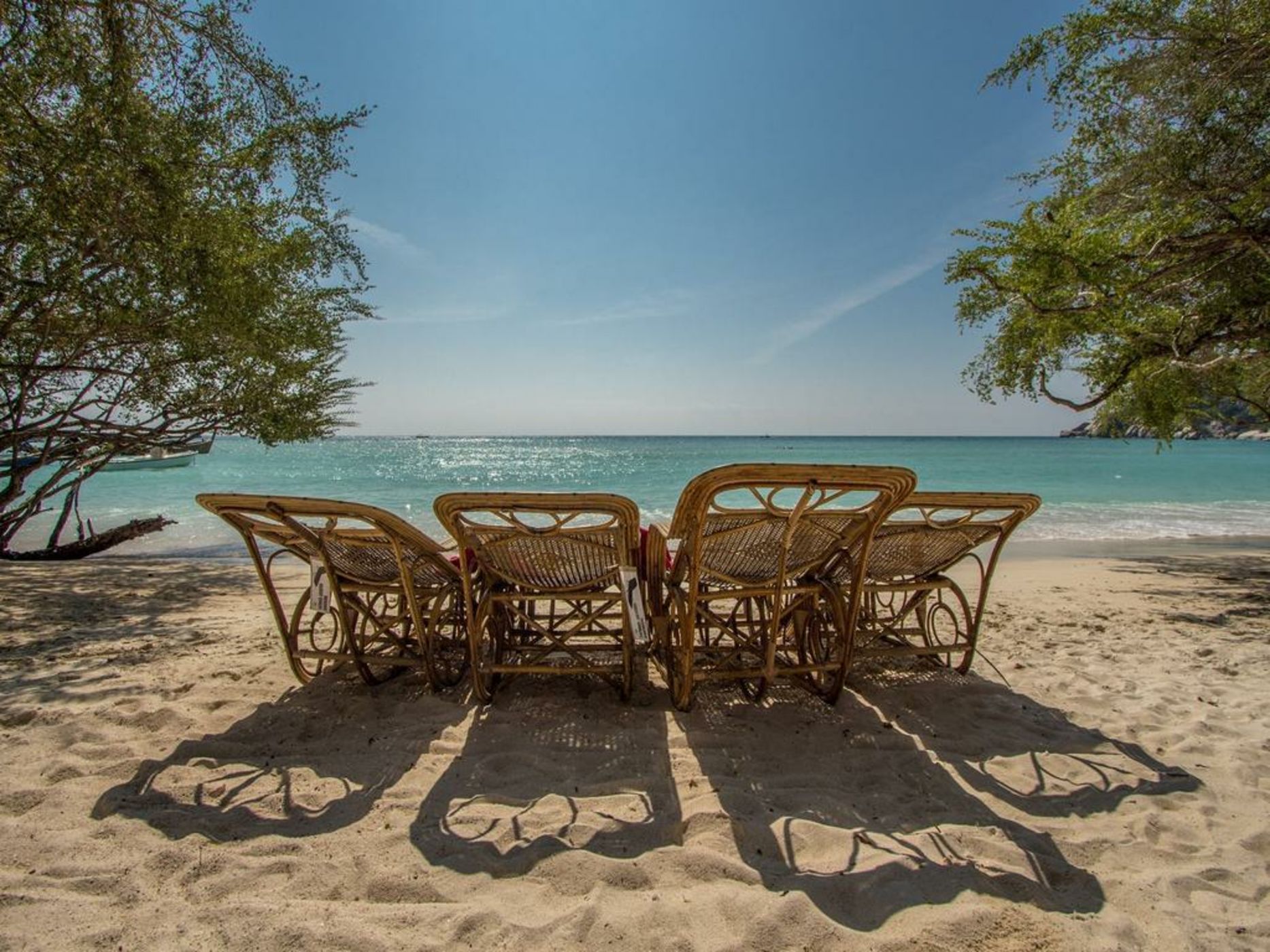 Beach Club by Haadtien