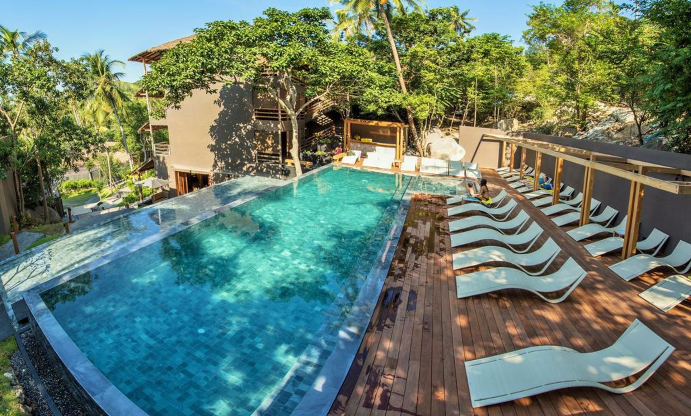 Beach Club by Haadtien