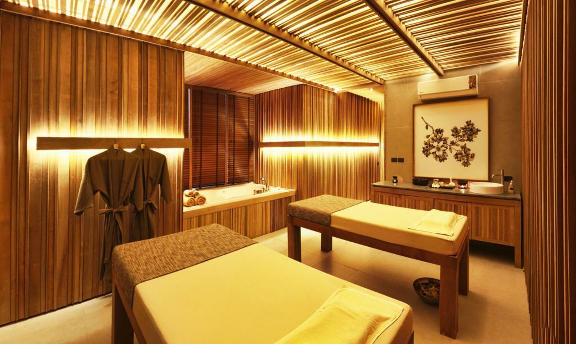 Beach Club by Haadtien