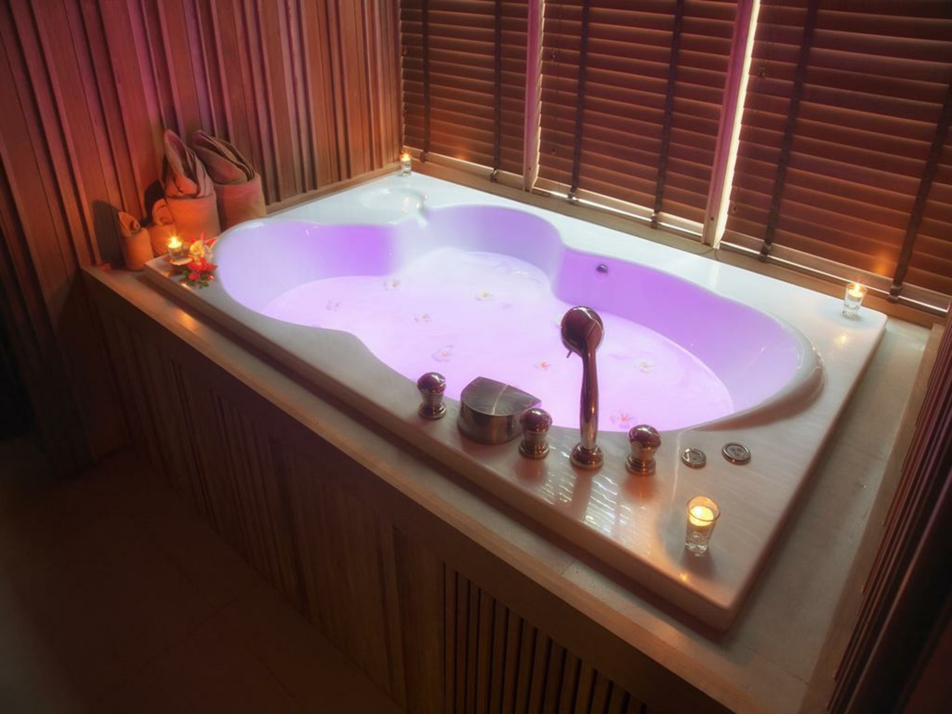 Beach Club by Haadtien