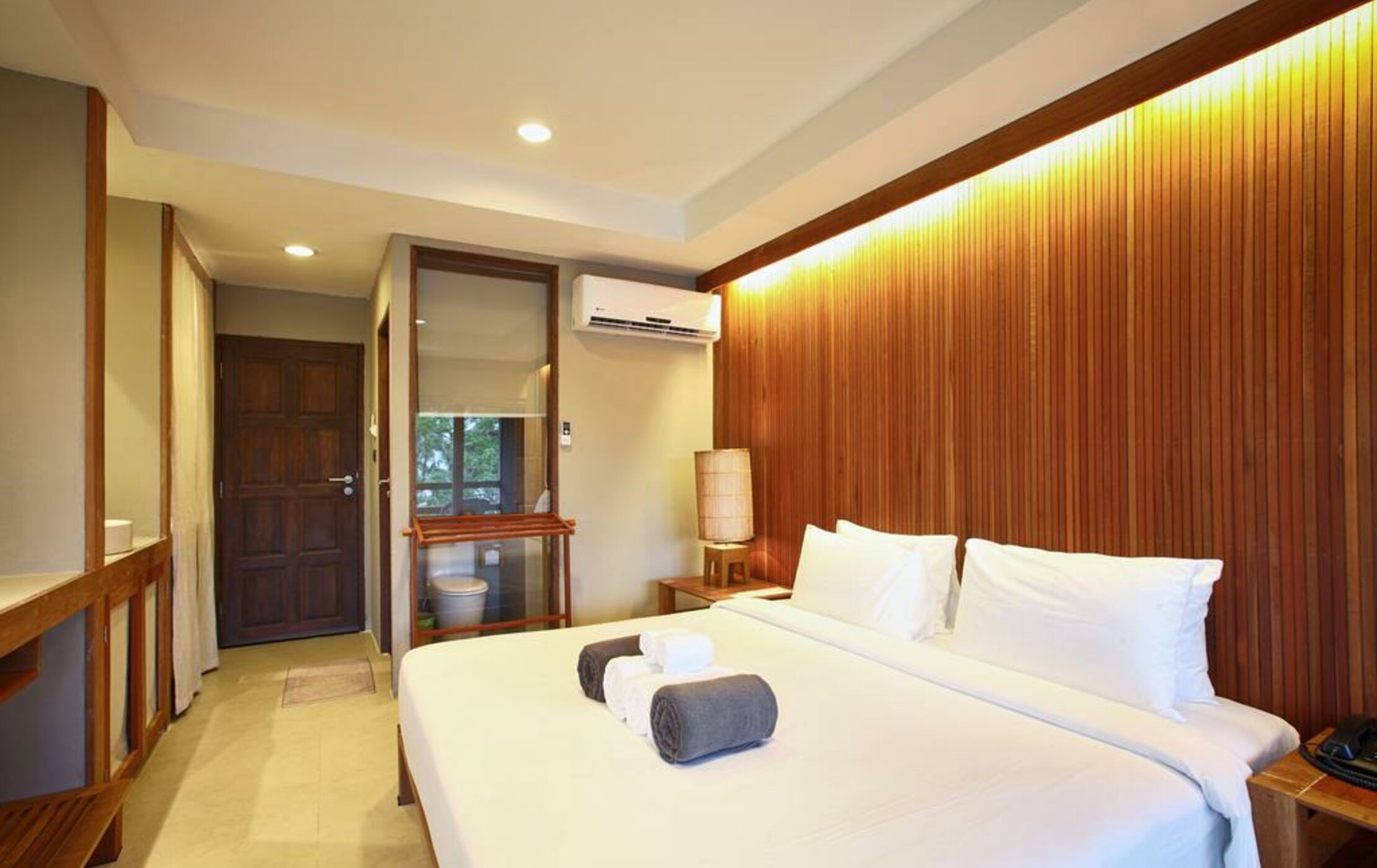 Beach Club by Haadtien