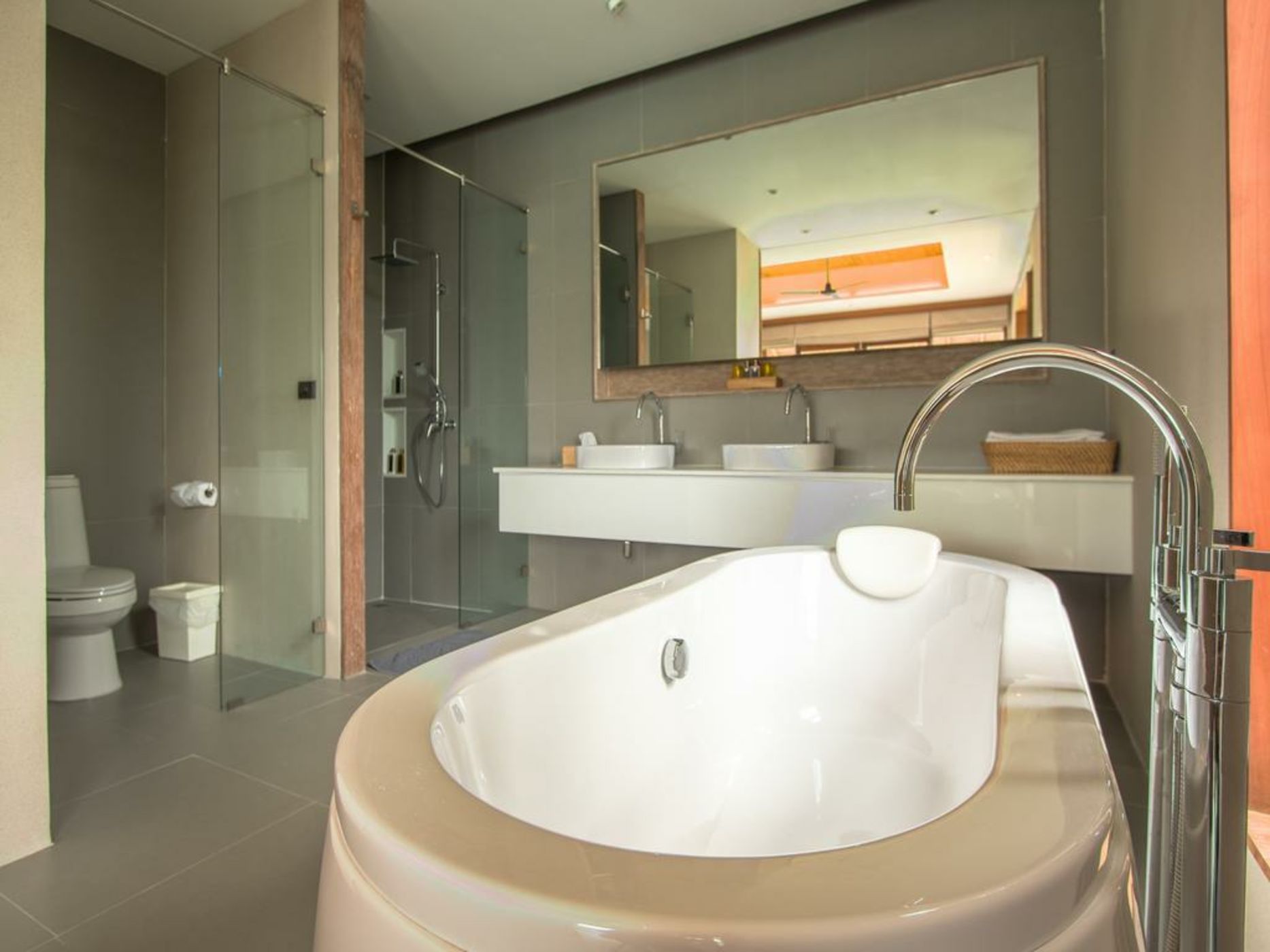 Beach Club by Haadtien