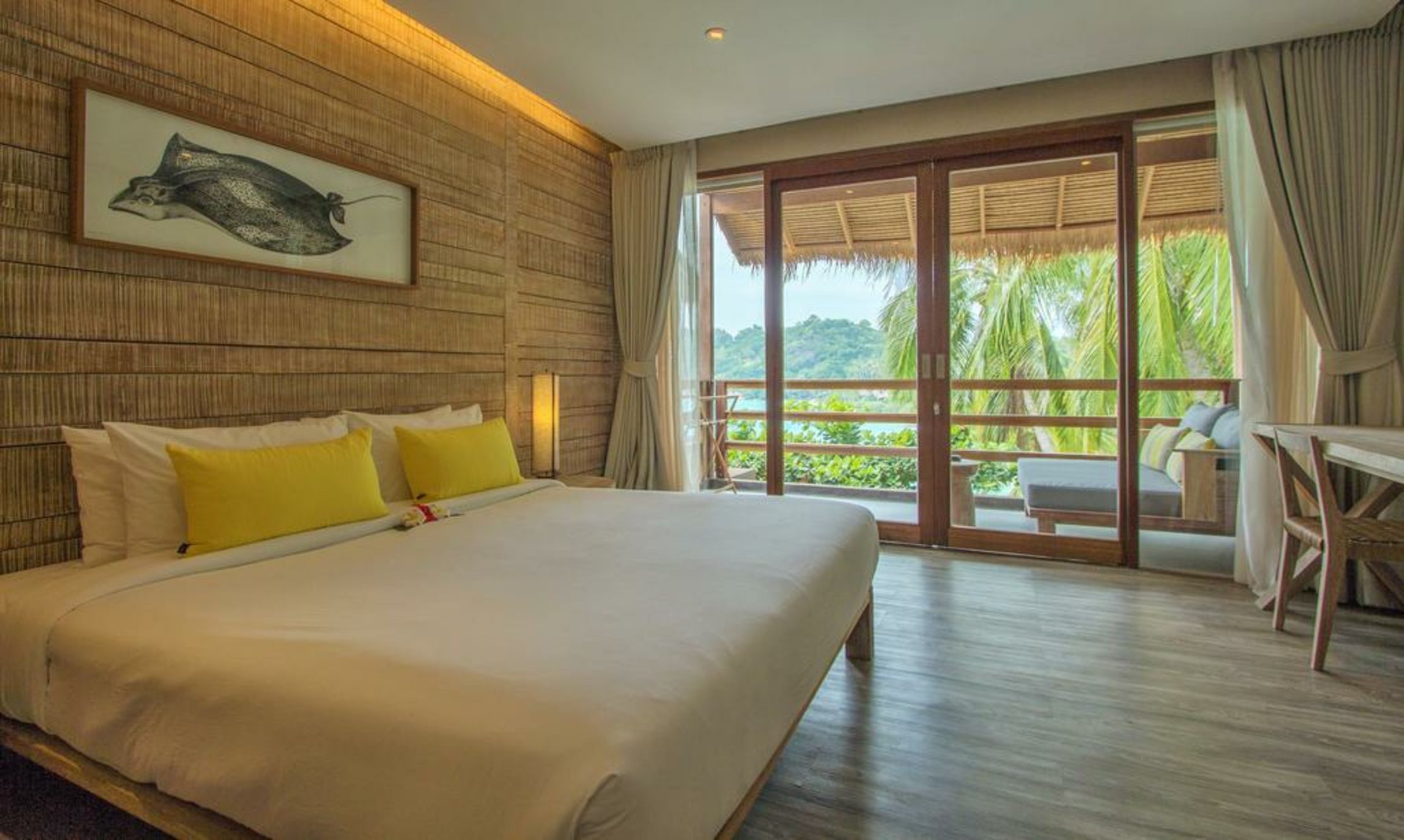 Beach Club by Haadtien