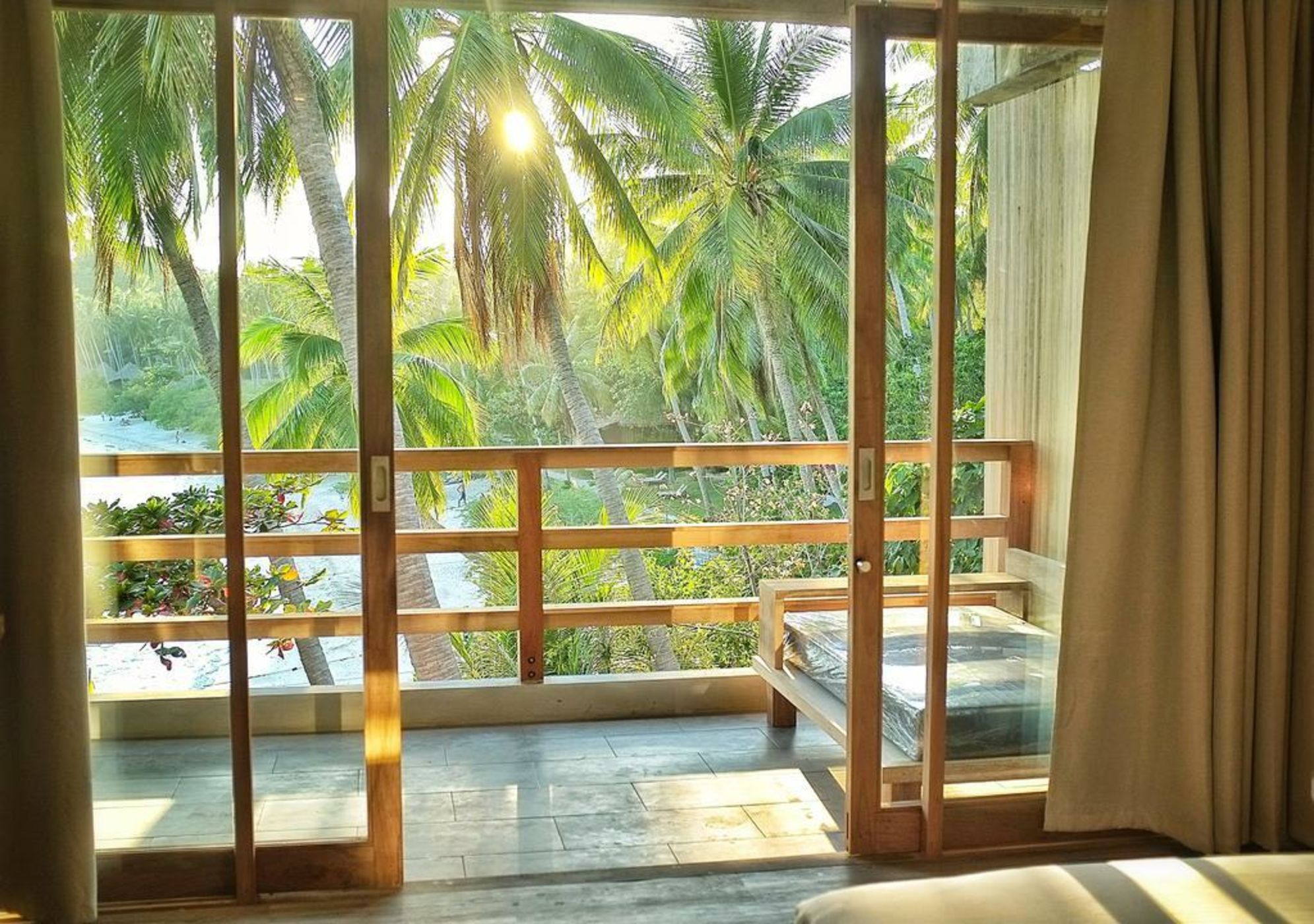 Beach Club by Haadtien