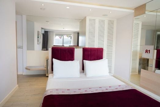 No81 Hotel