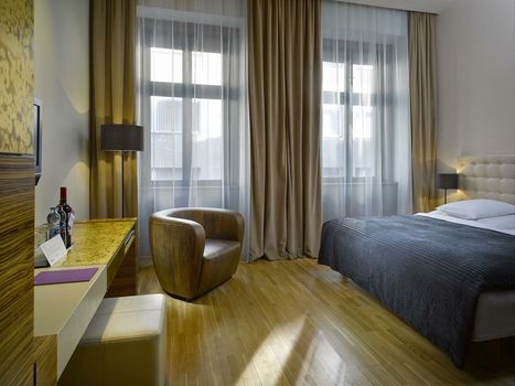 The ICON Hotel & Lounge