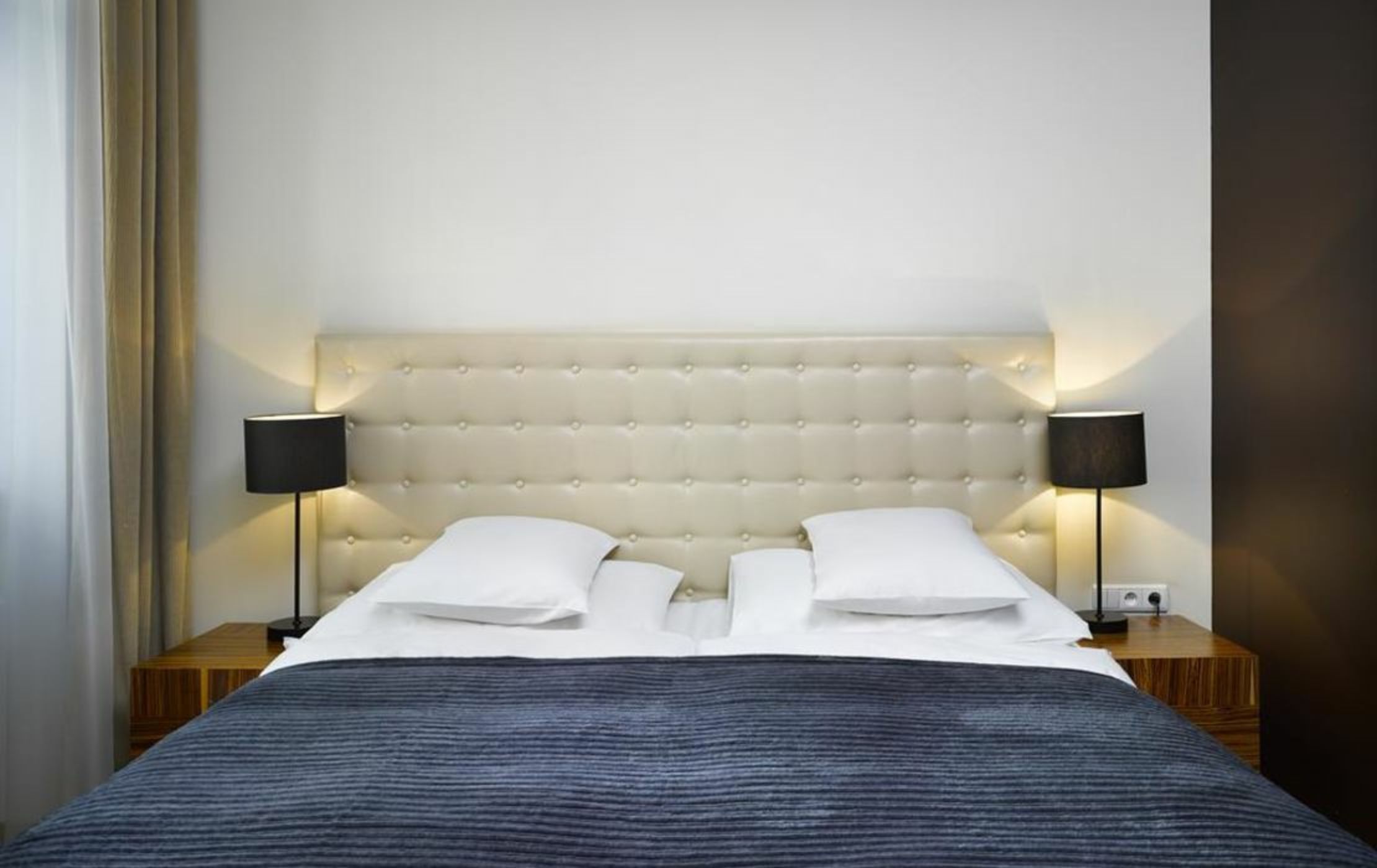 The ICON Hotel & Lounge