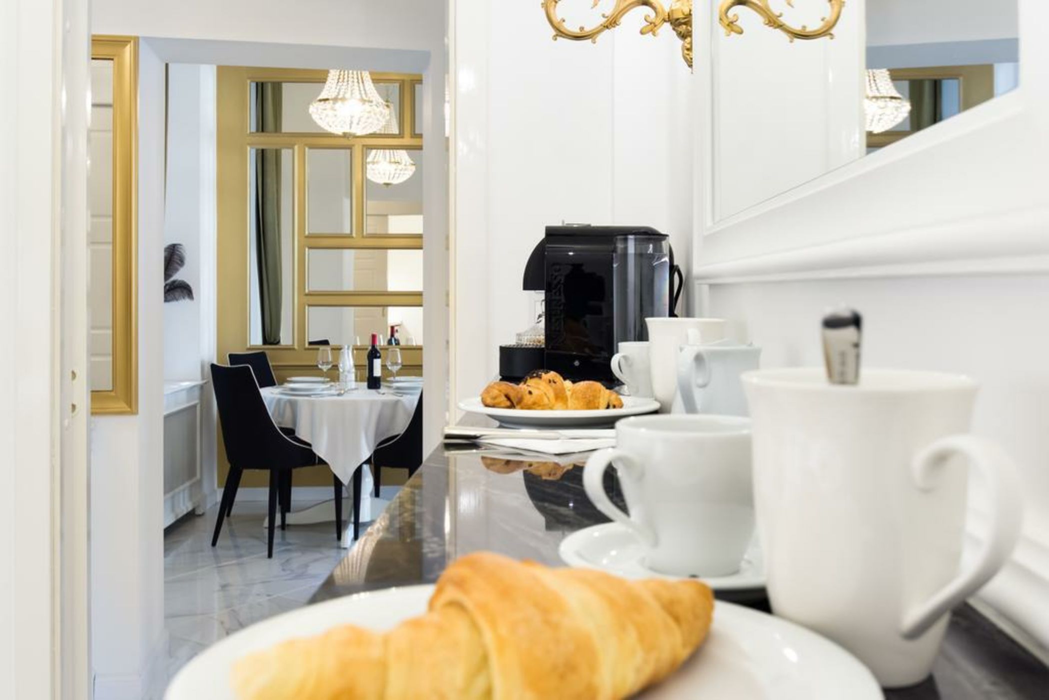 Chestnut & Eliza Suites - Superior Homes Downtown