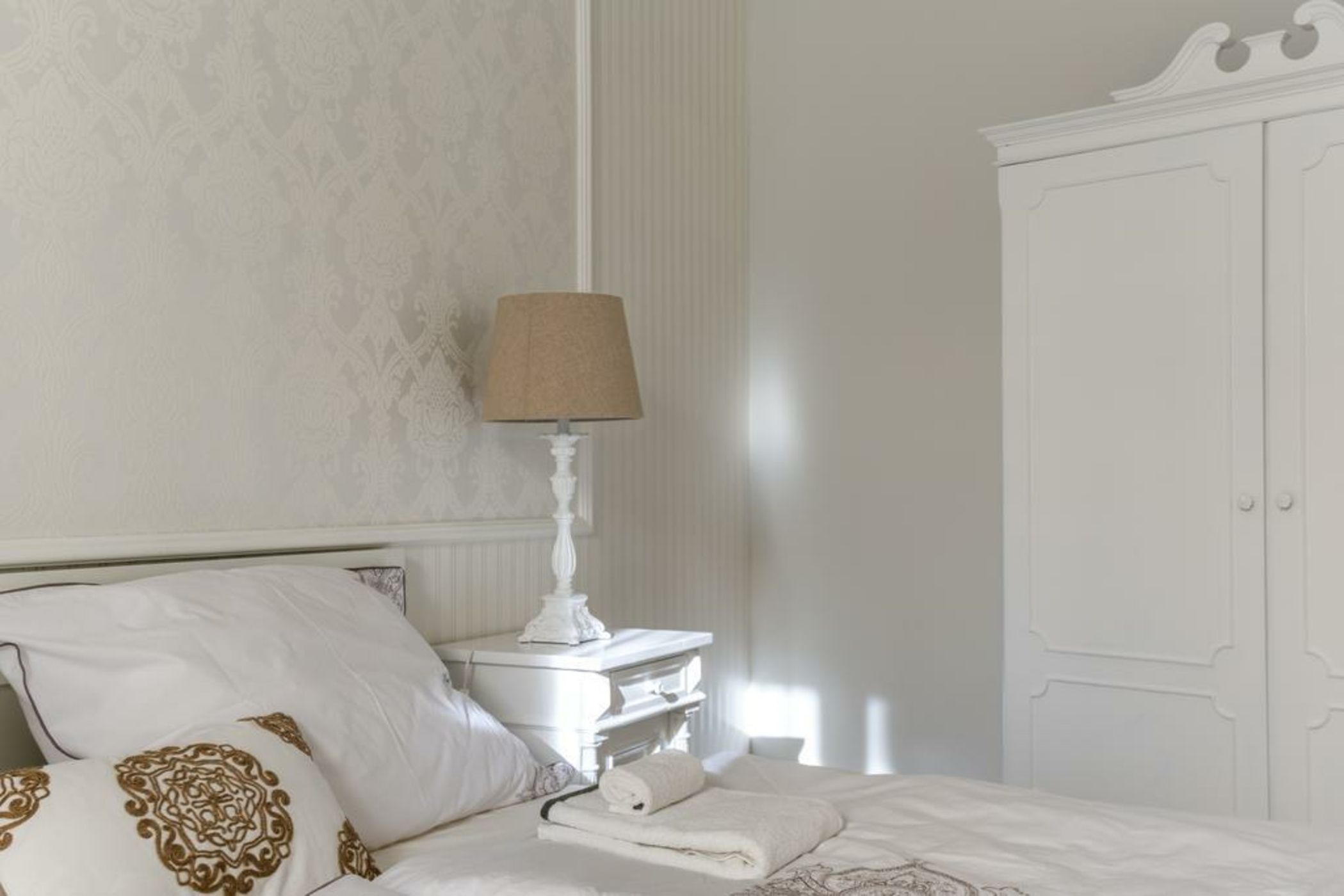 Chestnut & Eliza Suites - Superior Homes Downtown