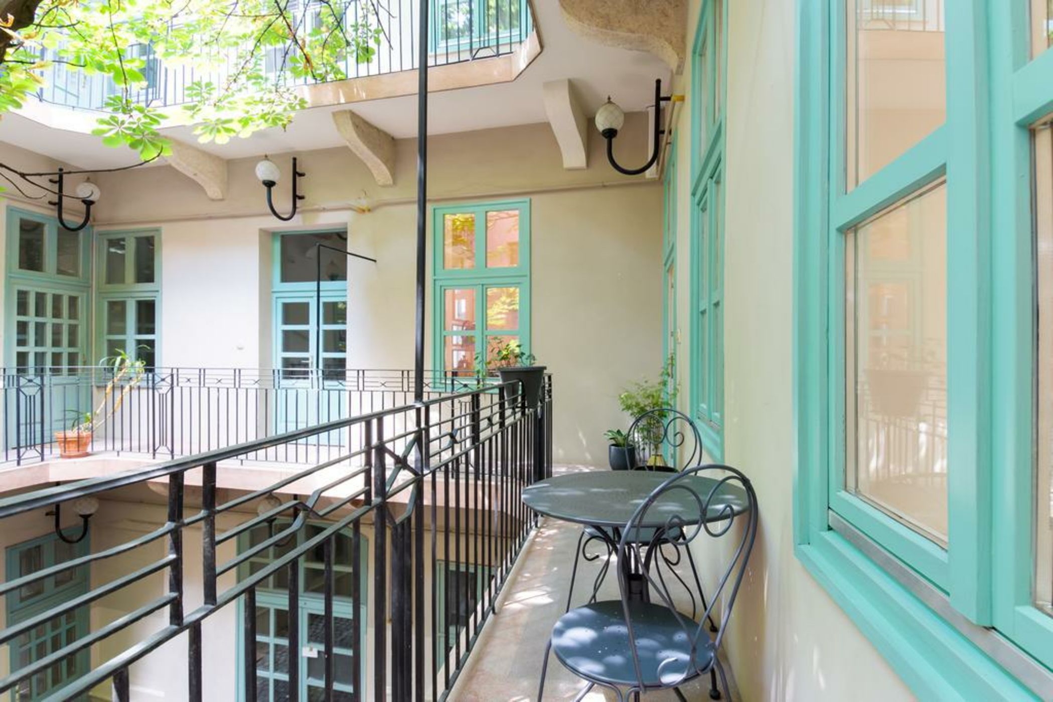 Chestnut & Eliza Suites - Superior Homes Downtown