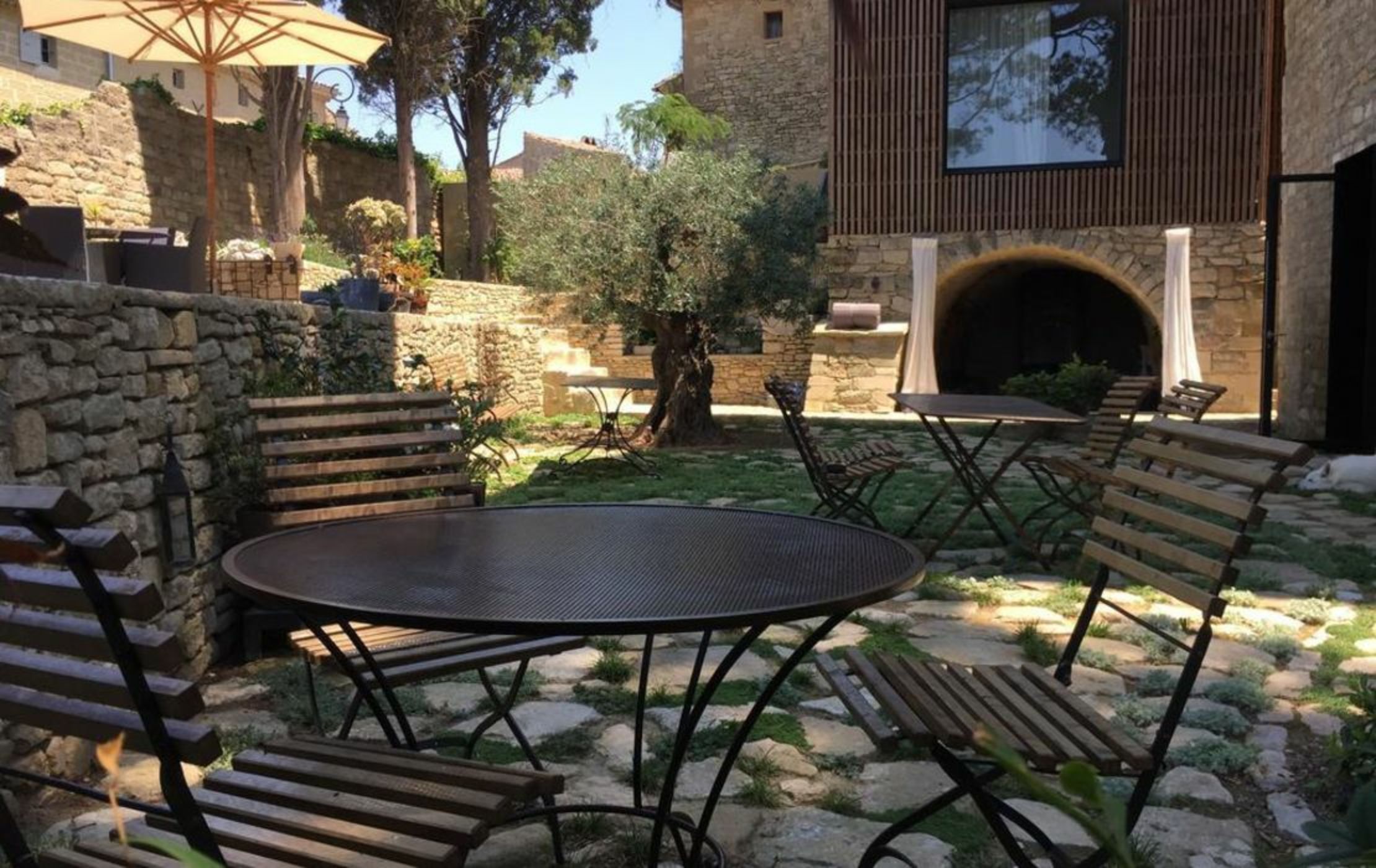 Tour Sarrazine de Montaren