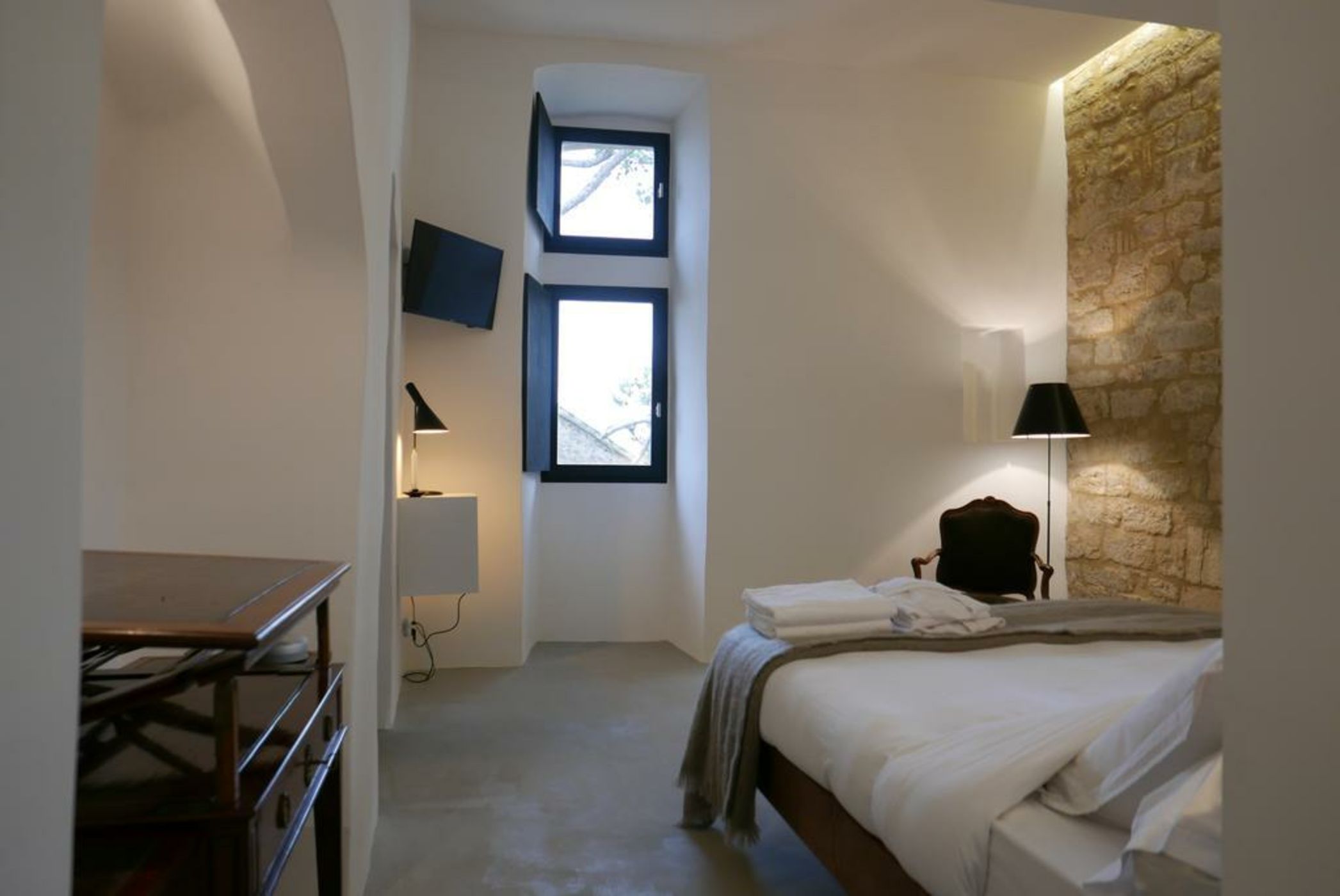 Tour Sarrazine de Montaren