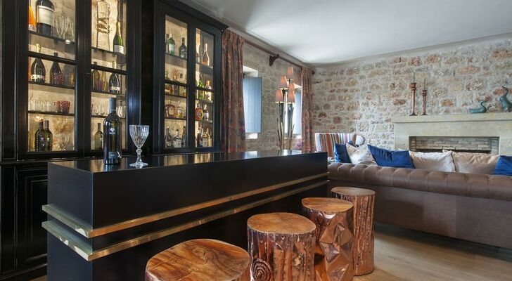 Alistos Hotel