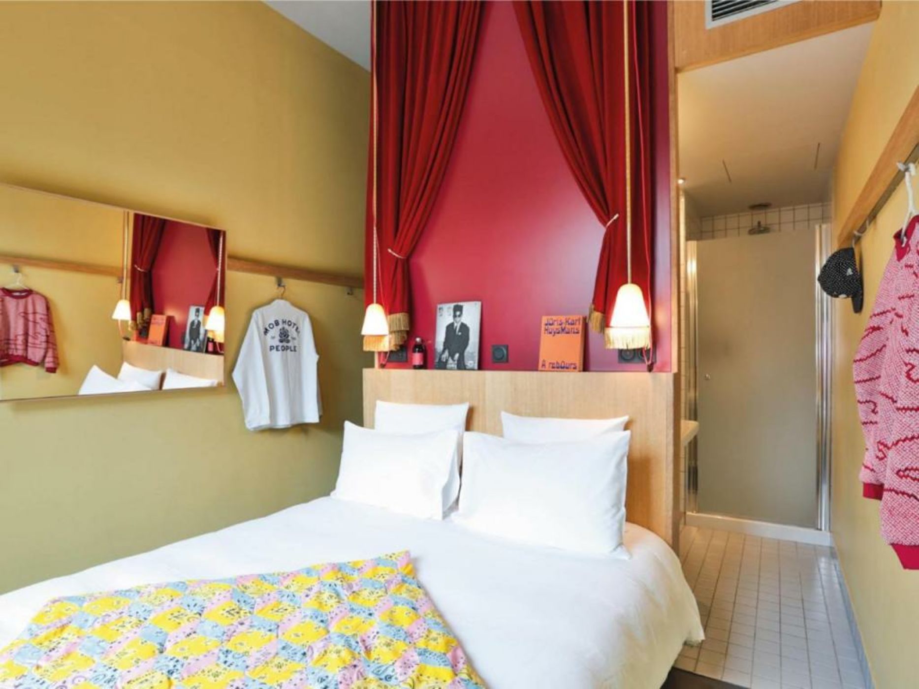 MOB HOTEL Paris Les Puces