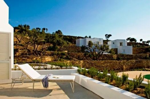 Kamaroti Suites Hotel