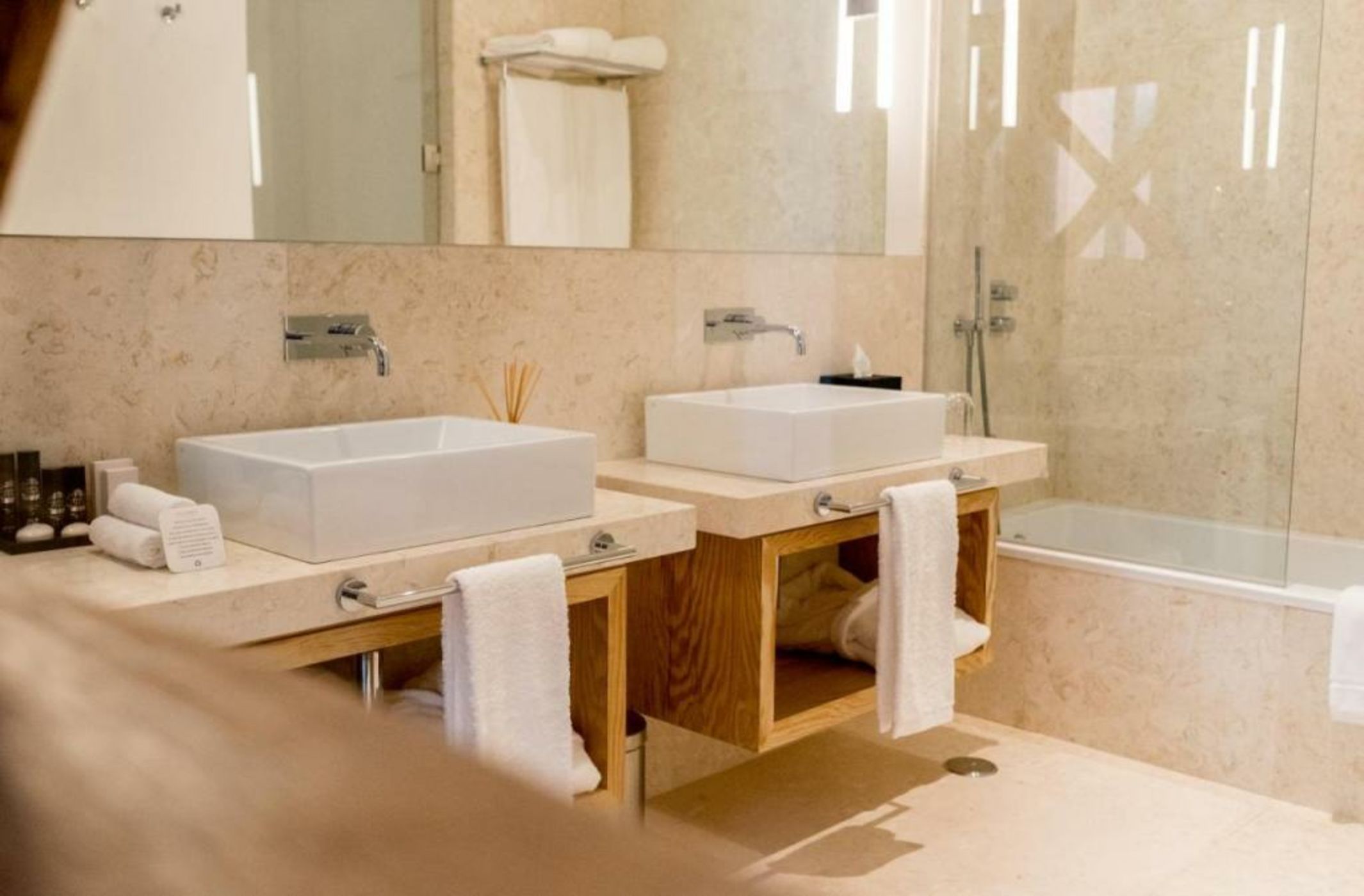 Flora Chiado Apartments