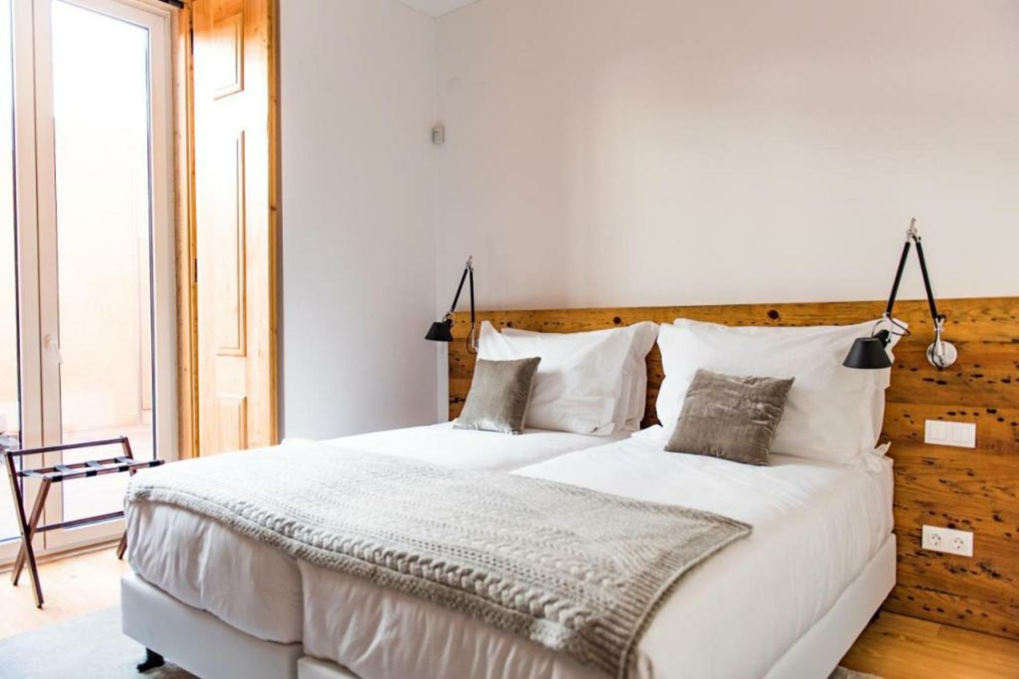 Flora Chiado Apartments