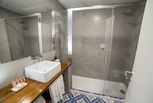 Bica FLH Suites