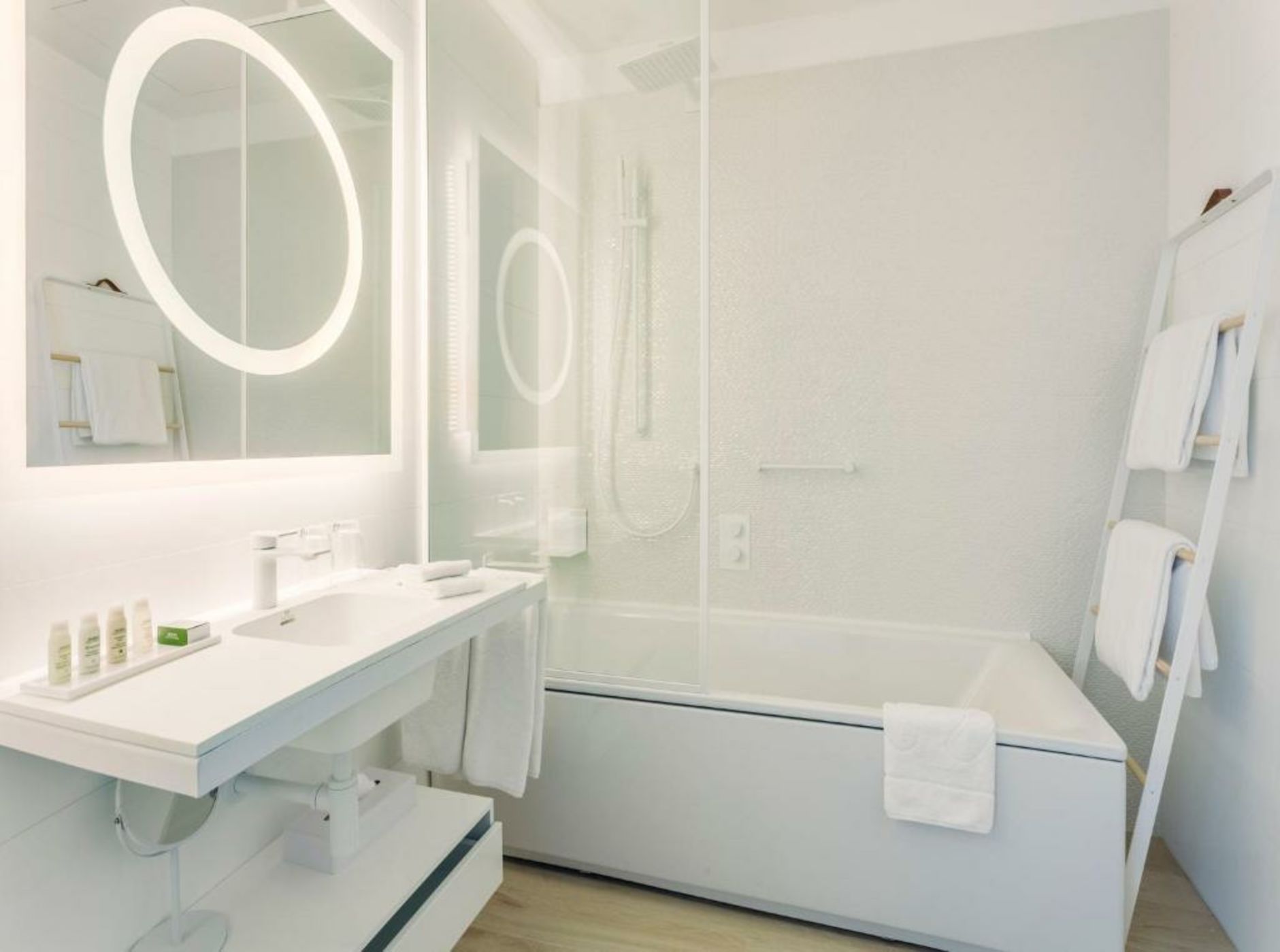 Hotel Indigo Warsaw Nowy Świat, an IHG Hotel