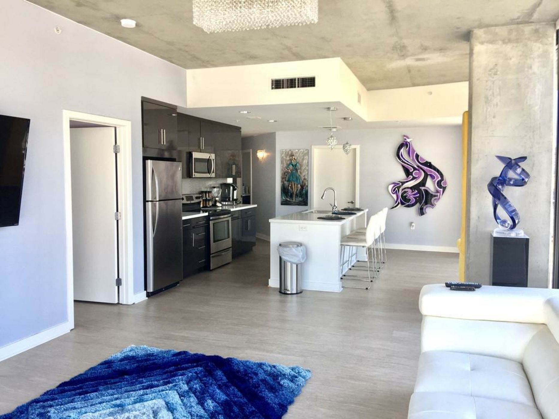 Downtown L.A. Luxury Suite