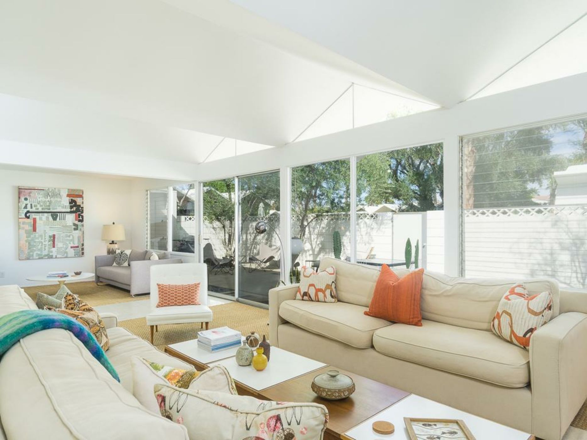 Modern 60s-Style Palm Springs Condo Condo