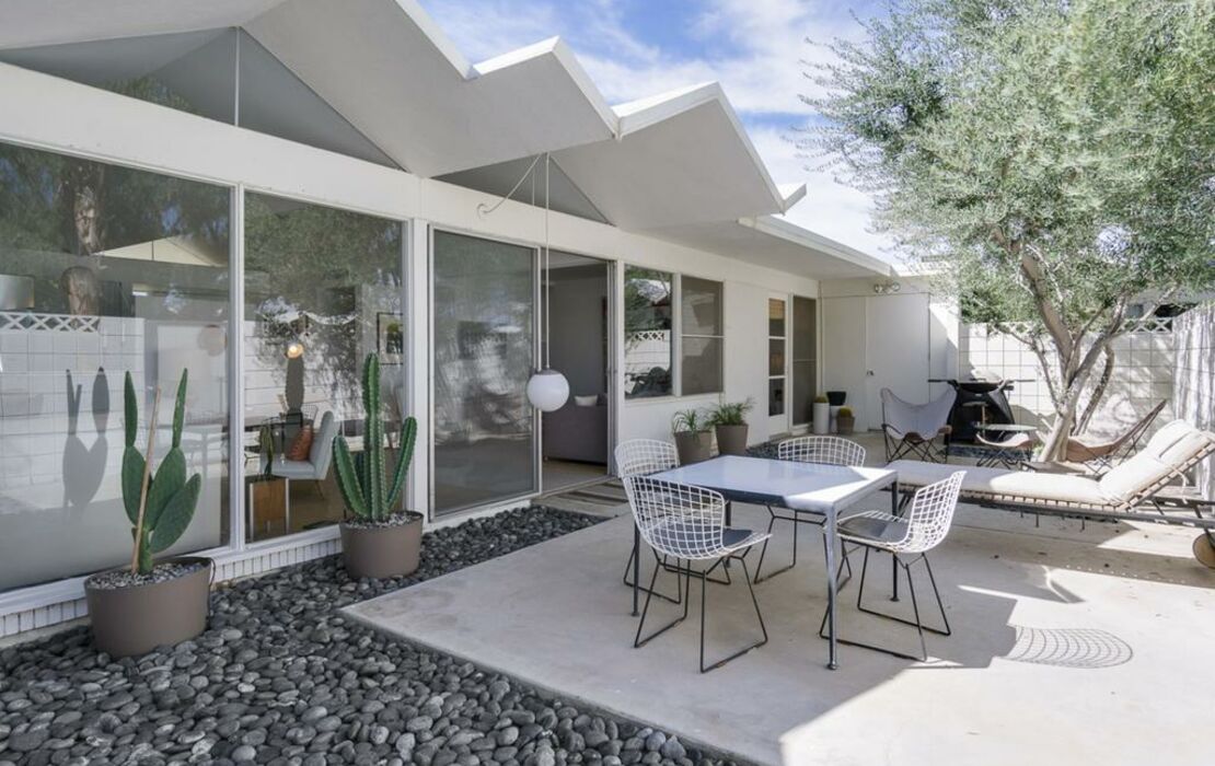 Modern 60s-Style Palm Springs Condo Condo