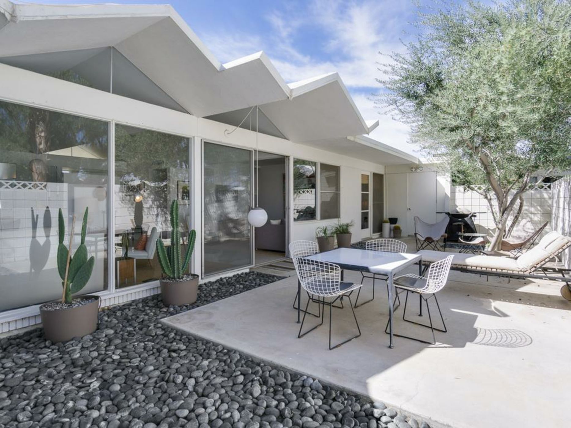 Modern 60s-Style Palm Springs Condo Condo