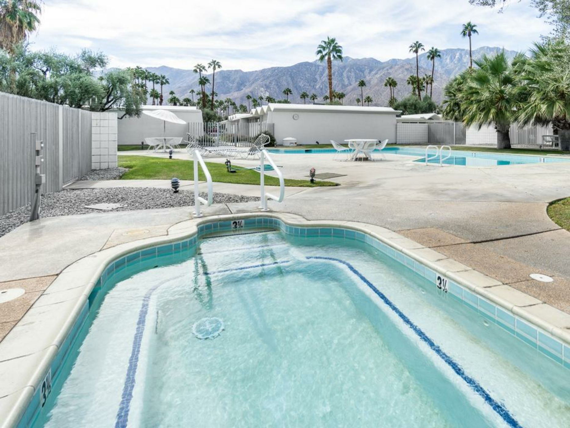 Modern 60s-Style Palm Springs Condo Condo