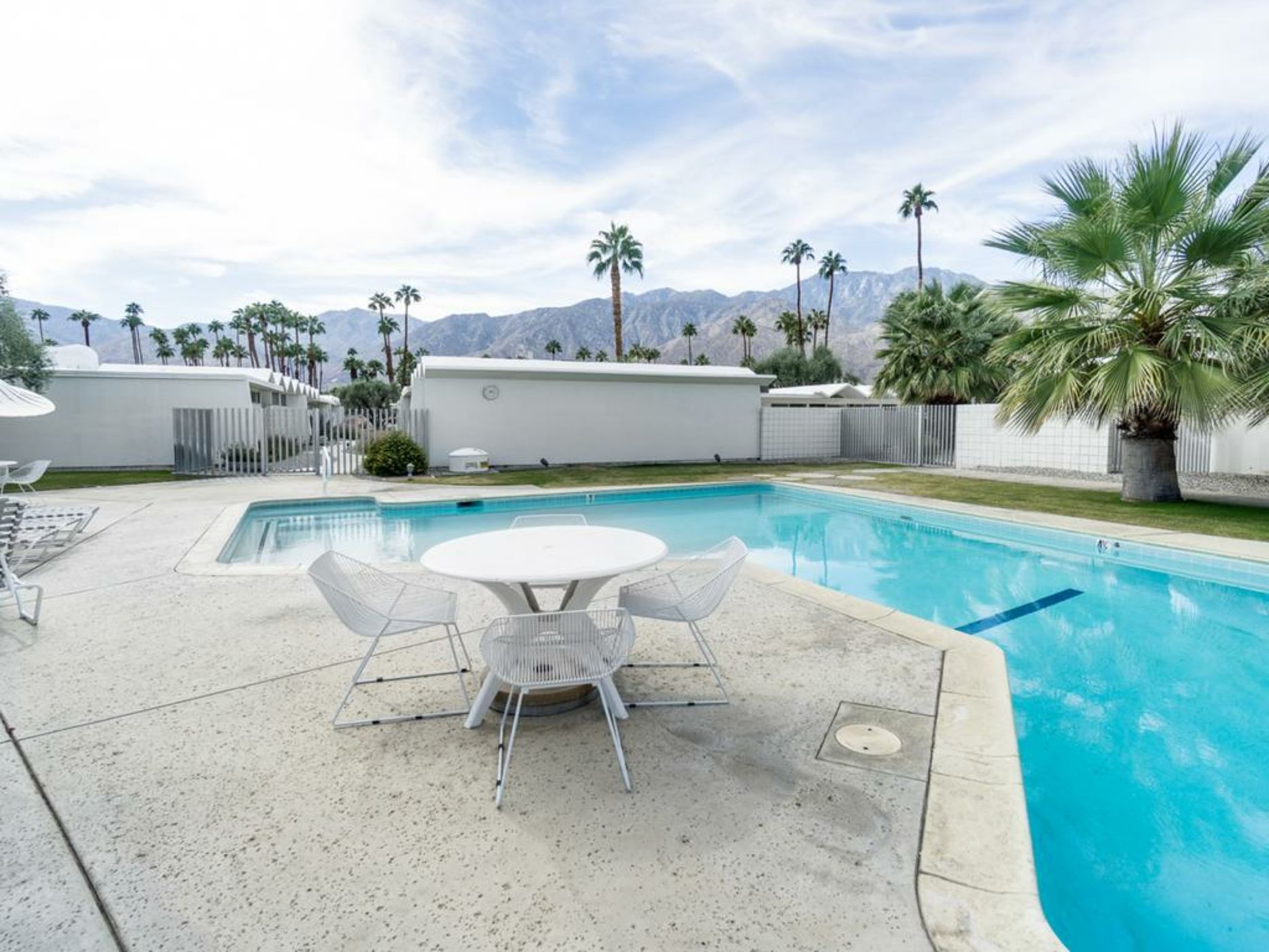 Modern 60s-Style Palm Springs Condo Condo