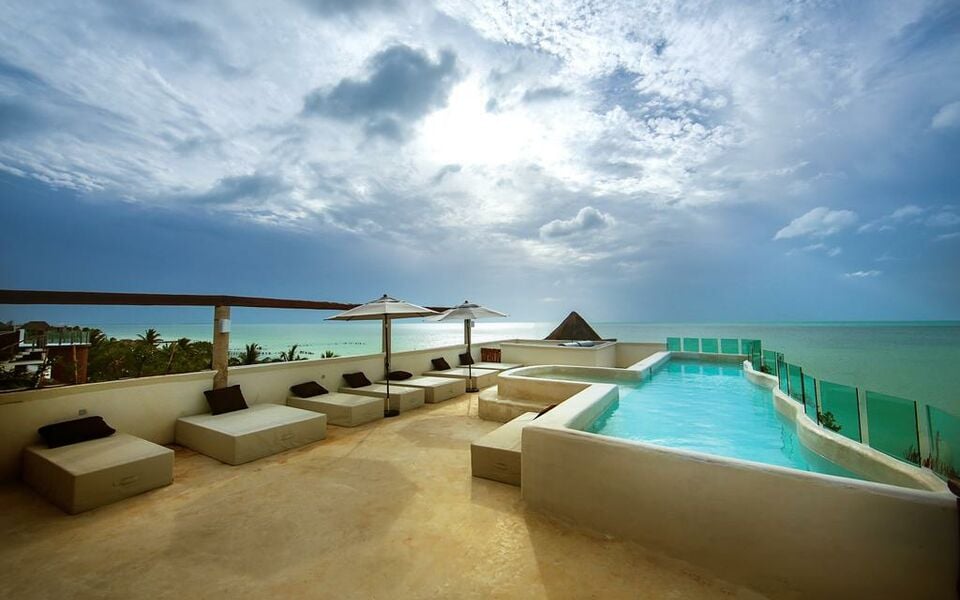 Outdoor Pool Family Room Outdoor Pool Family Room