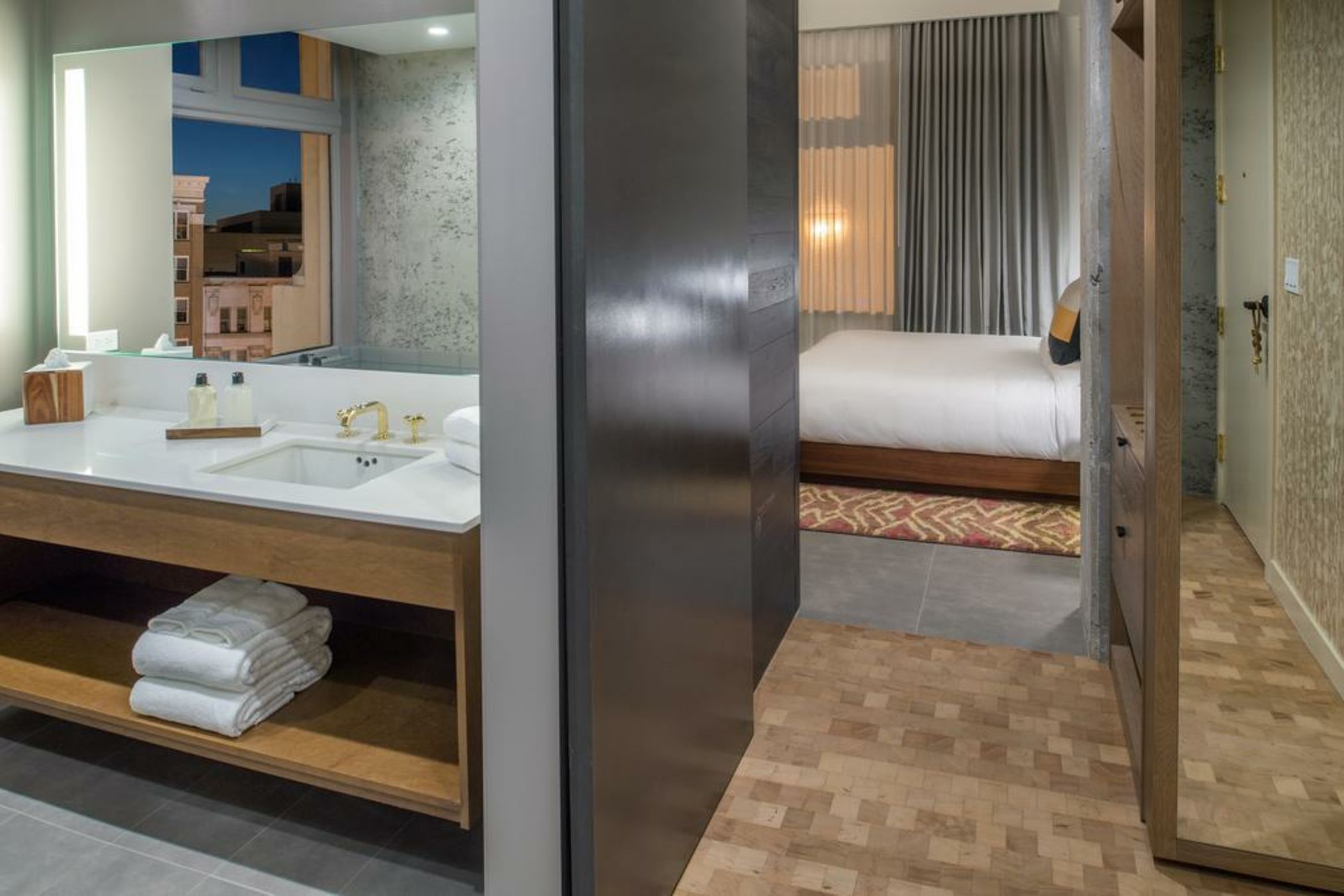 The Hi-Lo, Autograph Collection