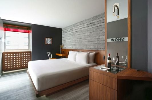Hotel Henri New York, A Wyndham Hotel