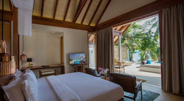 Furaveri Island Resort & Spa