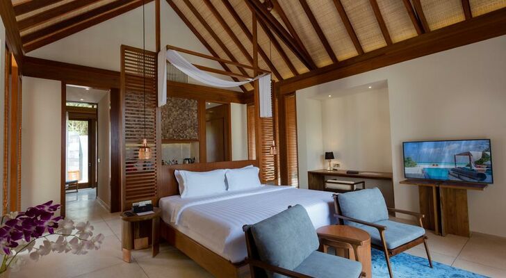 Furaveri Island Resort & Spa