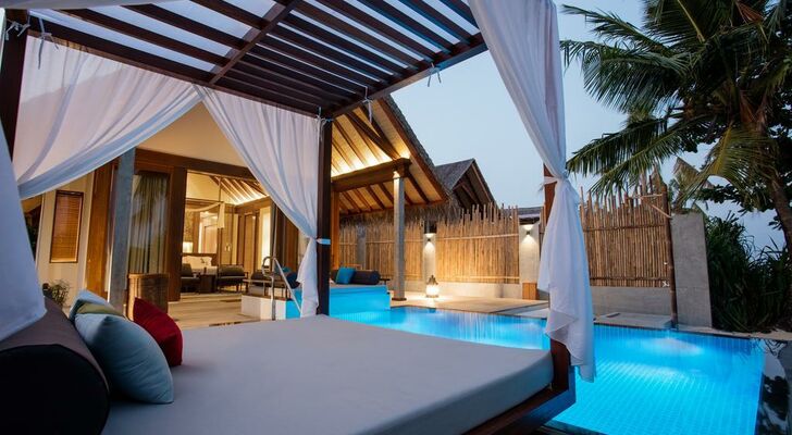 Furaveri Island Resort & Spa