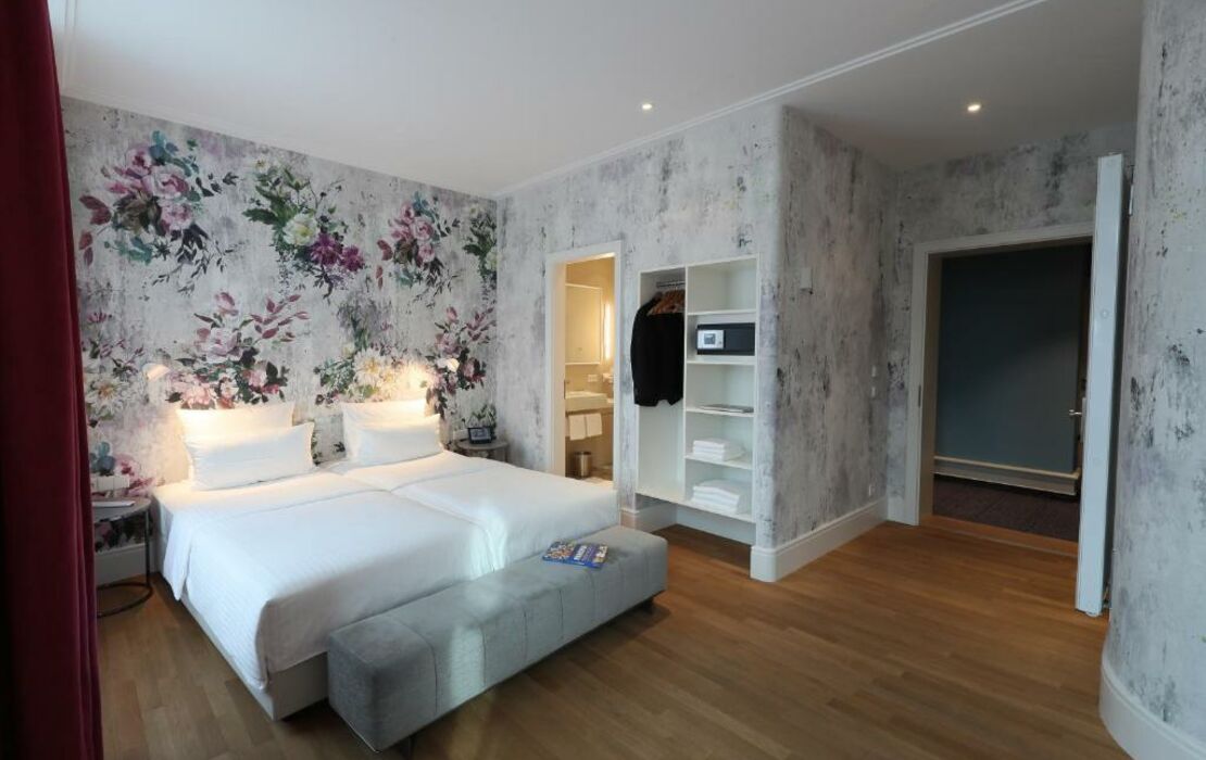 MOMA1890 Boutique Hotel