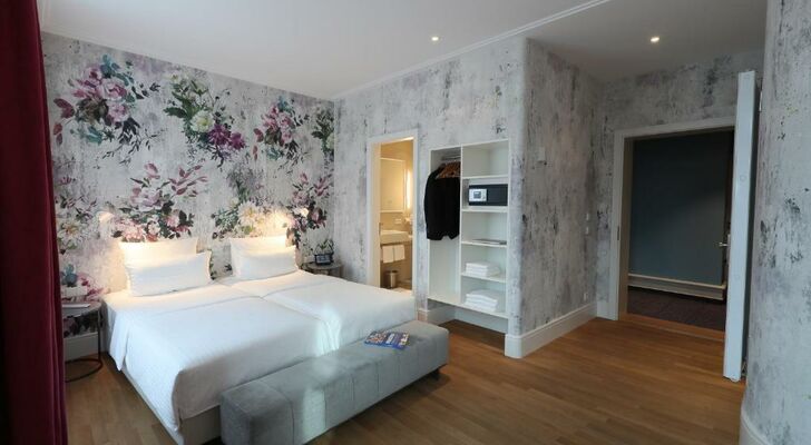 MOMA1890 Boutique Hotel
