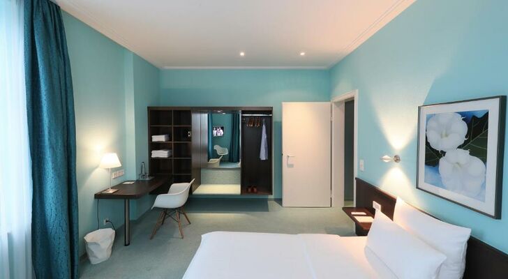 MOMA1890 Boutique Hotel
