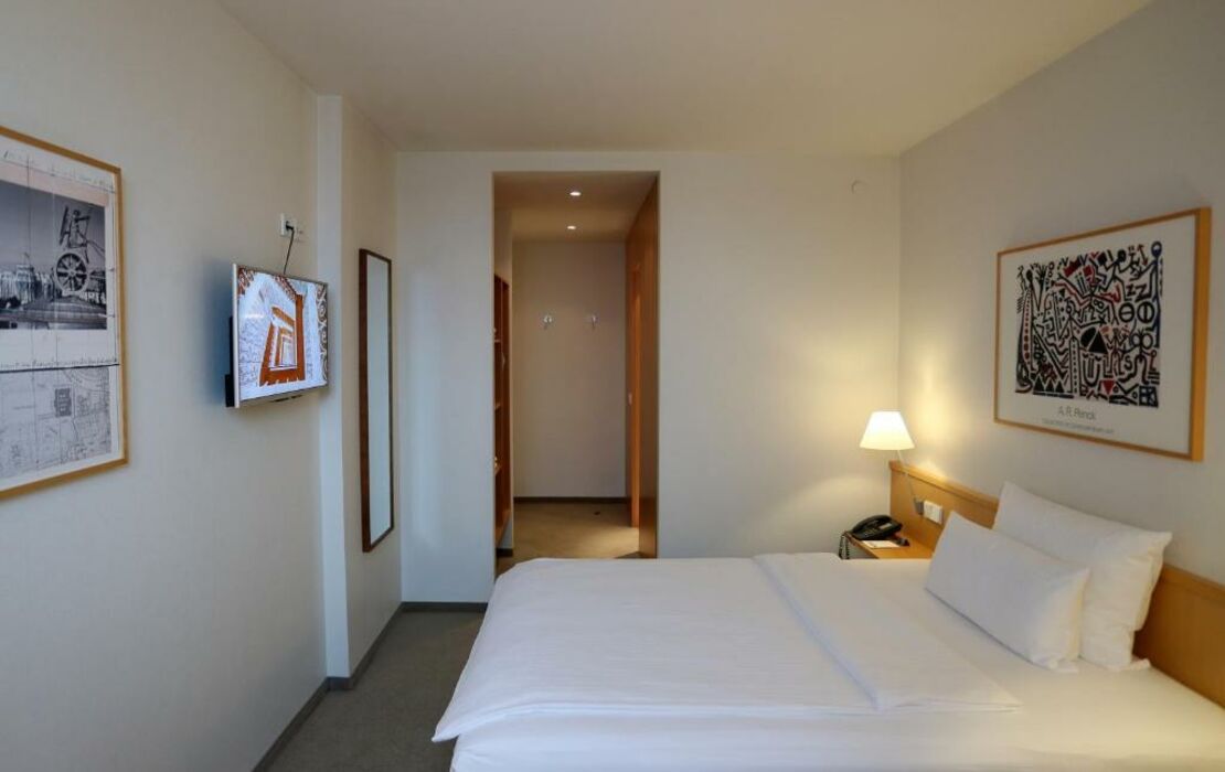 MOMA1890 Boutique Hotel