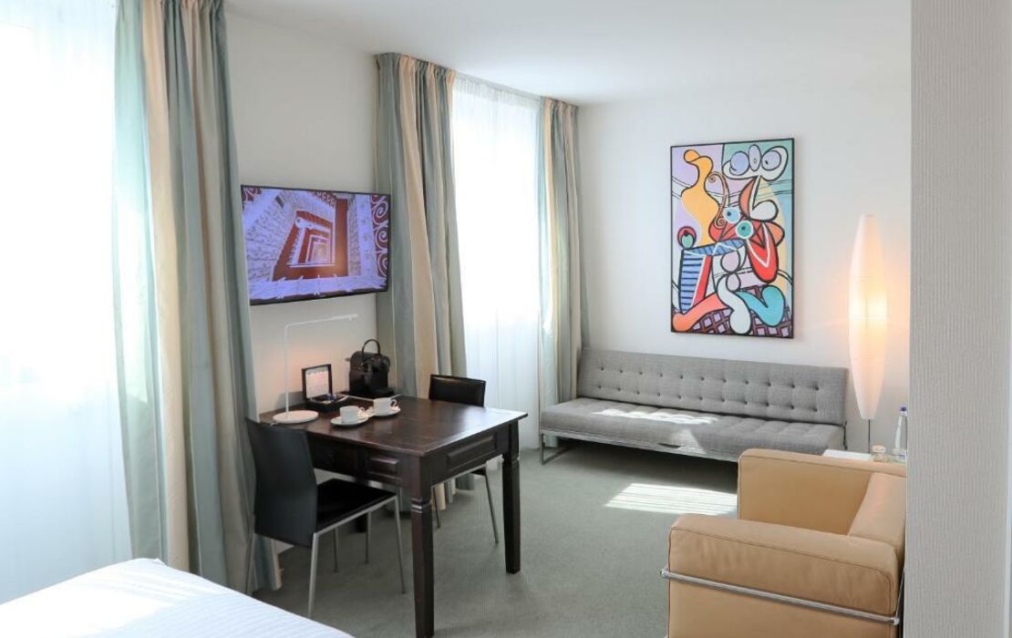 MOMA1890 Boutique Hotel