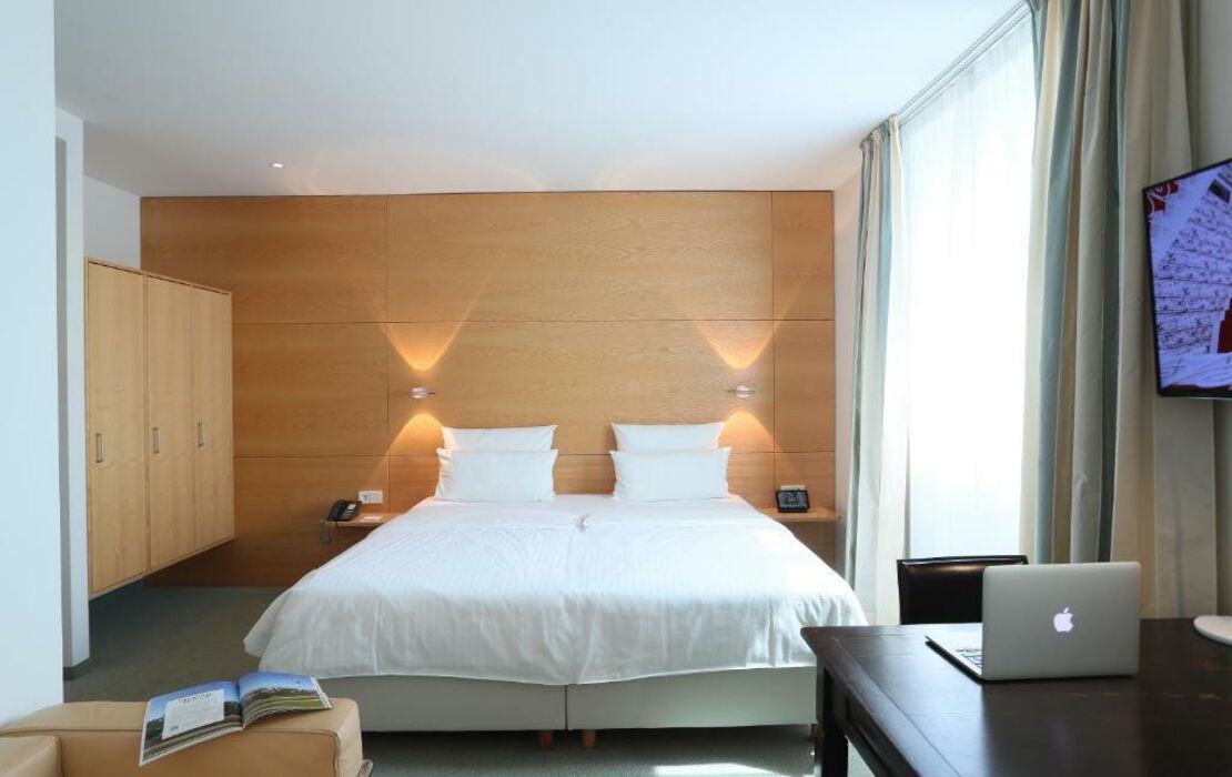 MOMA1890 Boutique Hotel