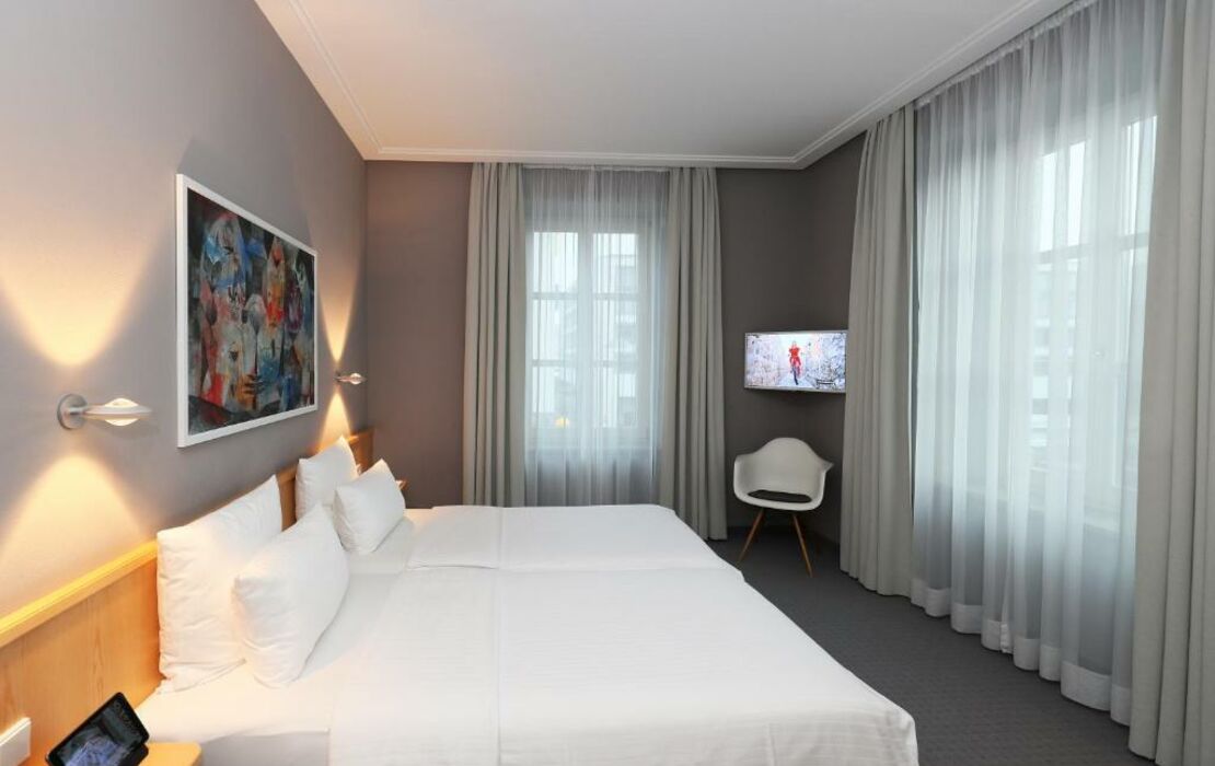 MOMA1890 Boutique Hotel