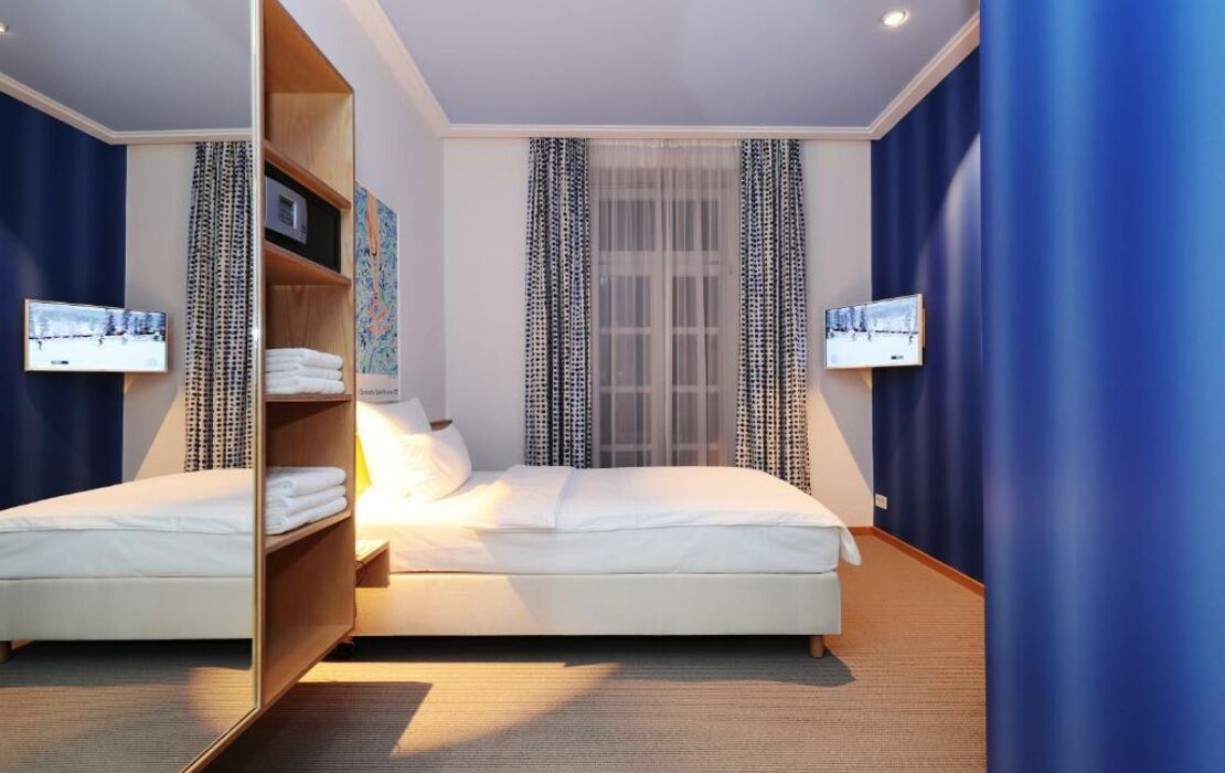 MOMA1890 Boutique Hotel