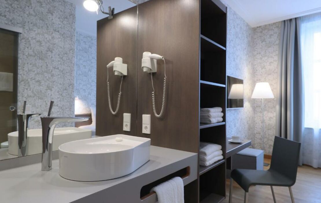 MOMA1890 Boutique Hotel