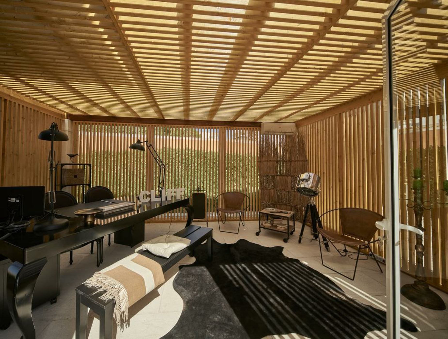 Torel Cliff Surf & Golf