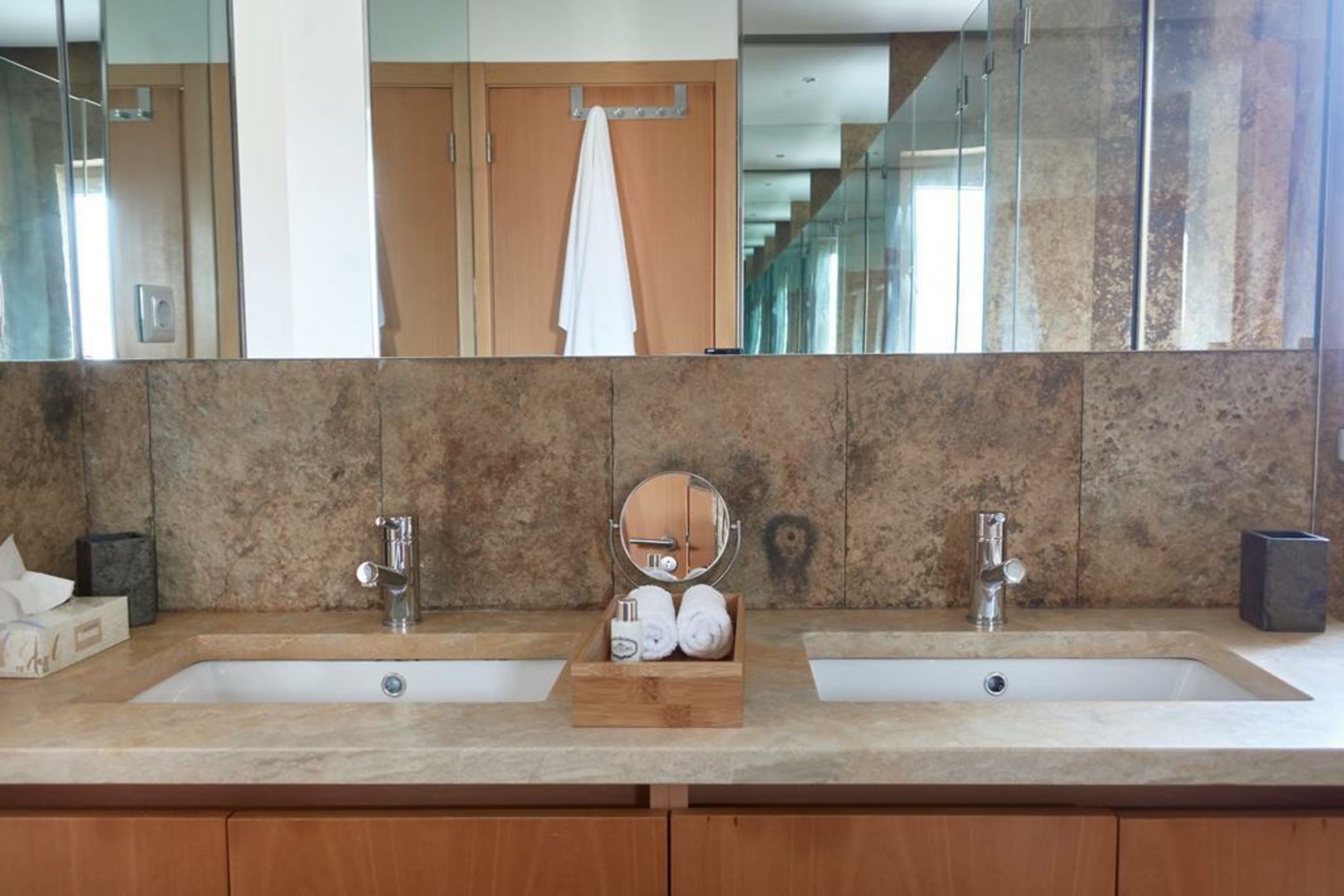 Torel Cliff Surf & Golf